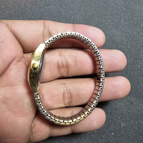 Armitron Diamind Quartz Ladies Watch Gold Tone Black Dial Working 25/5116 shows - Picture 6 of 9